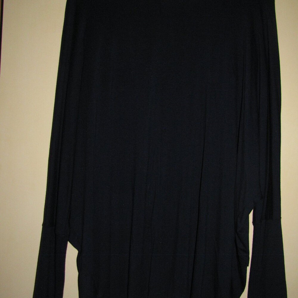 WOMENS TOP ~ SIZE ~ FITS LIKE AN XL